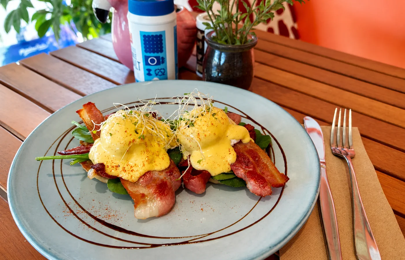 Eggs Benedict with bacon at Fat Cat Street Coffee